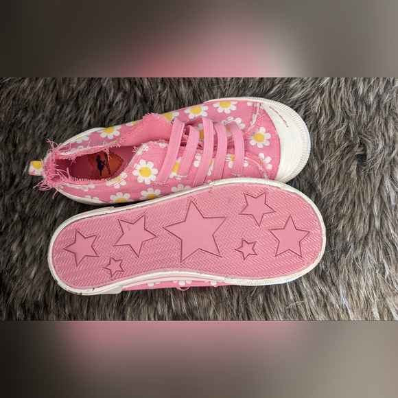 Rocket Dog Child's Pink Flats with Flowers- 13 - Picture 3 of 6